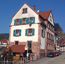Außenansicht des ehemaligen Bermersbacher Rathauses