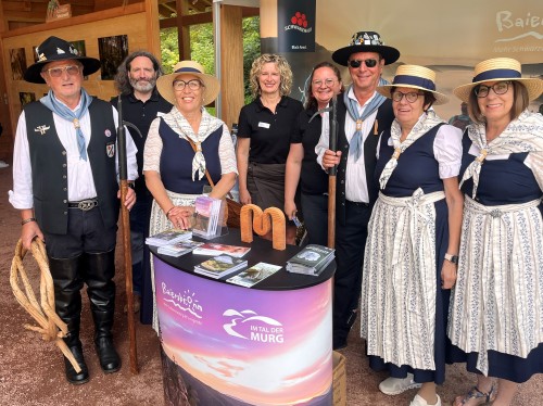 Gruppenbild am Stand auf der Gartenschau