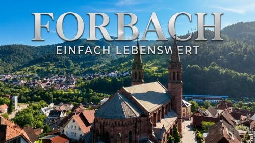 Titelstill des Image-Films mit Blick über die Forbacher Kirche