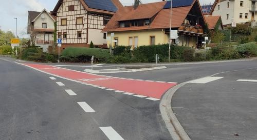 Radfurt an der Einfahrt Schulstraße